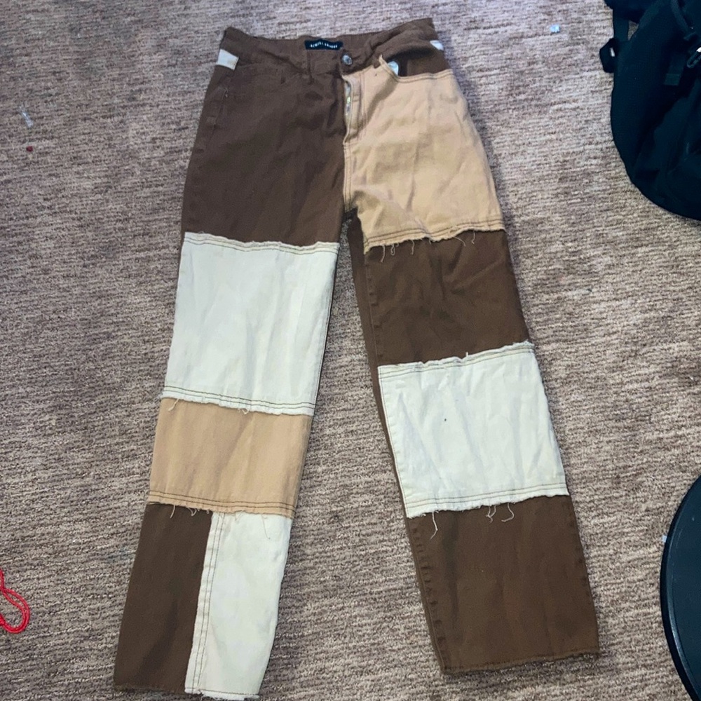 Almost Famous patchy jeans in size 7 in women’s.